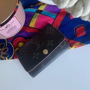 Authentic Louis Vuitton 6-Ring Key Case